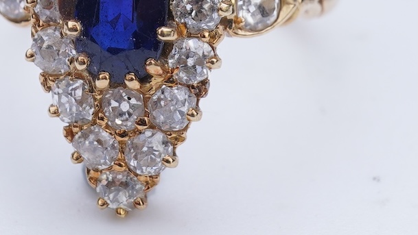 A Victorian sapphire and diamond ring, late 19th century
